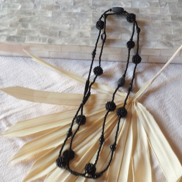 AMEdama necklace   luxu black 3way  beads