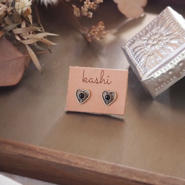 ?LuUna silver?　heart  onyx   silver925ピアス