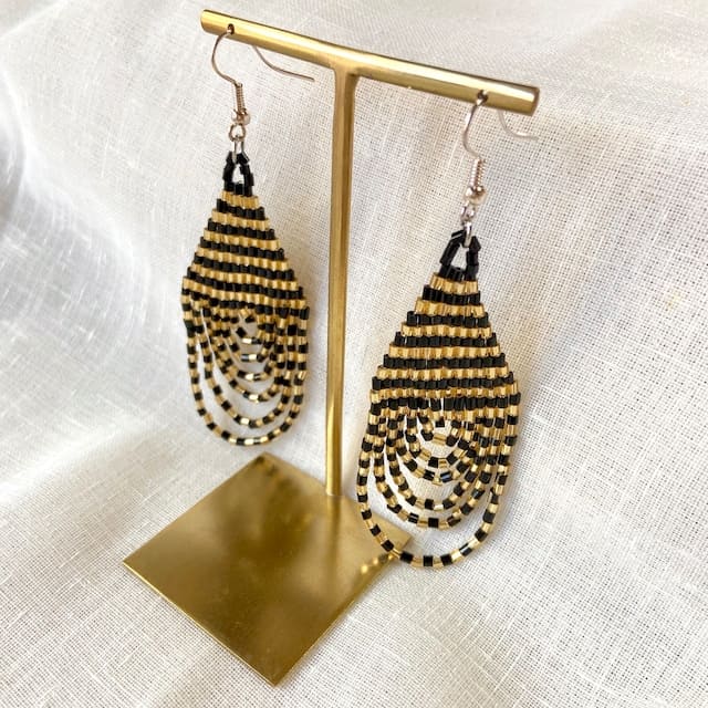 ビーズ　ボーダーピアス　gold×black