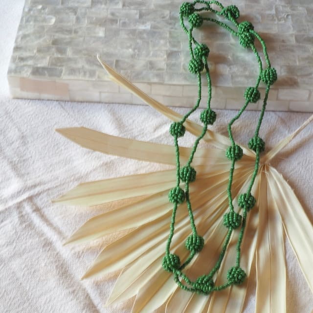 AMEdama necklace   simple green 3way  beads