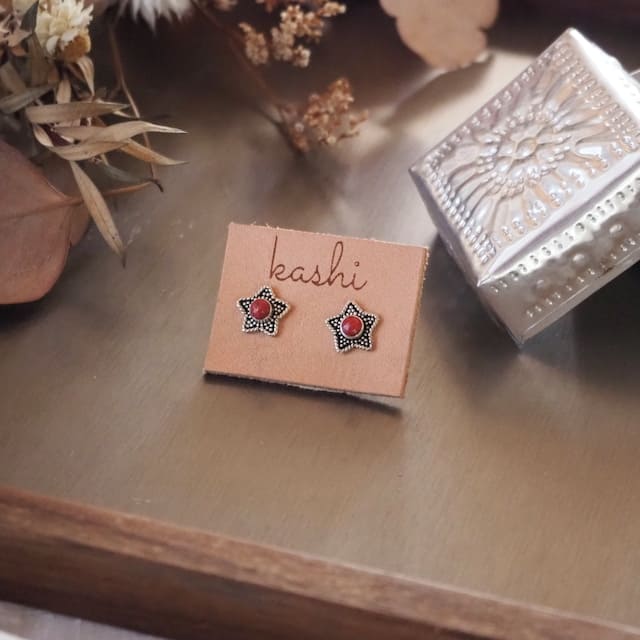 ?LuUna silver?　star  red coral  silver925ピアス